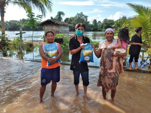 PENYALURAN BANTUAN BANJIR DESA BATU KOTAM